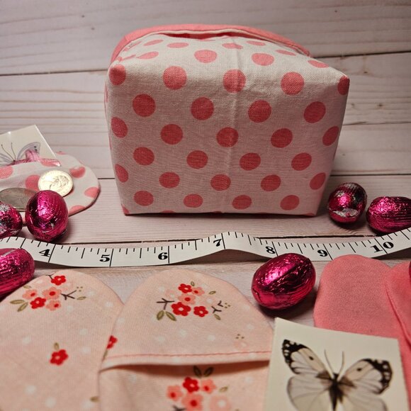 Pink and Polka dot Fabric basket with 8 Refillable Fabric Easter Eggs - Homemade - Picture 11 of 12